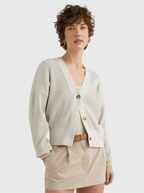 Cardigan-de-corte-cropped-y-amplio