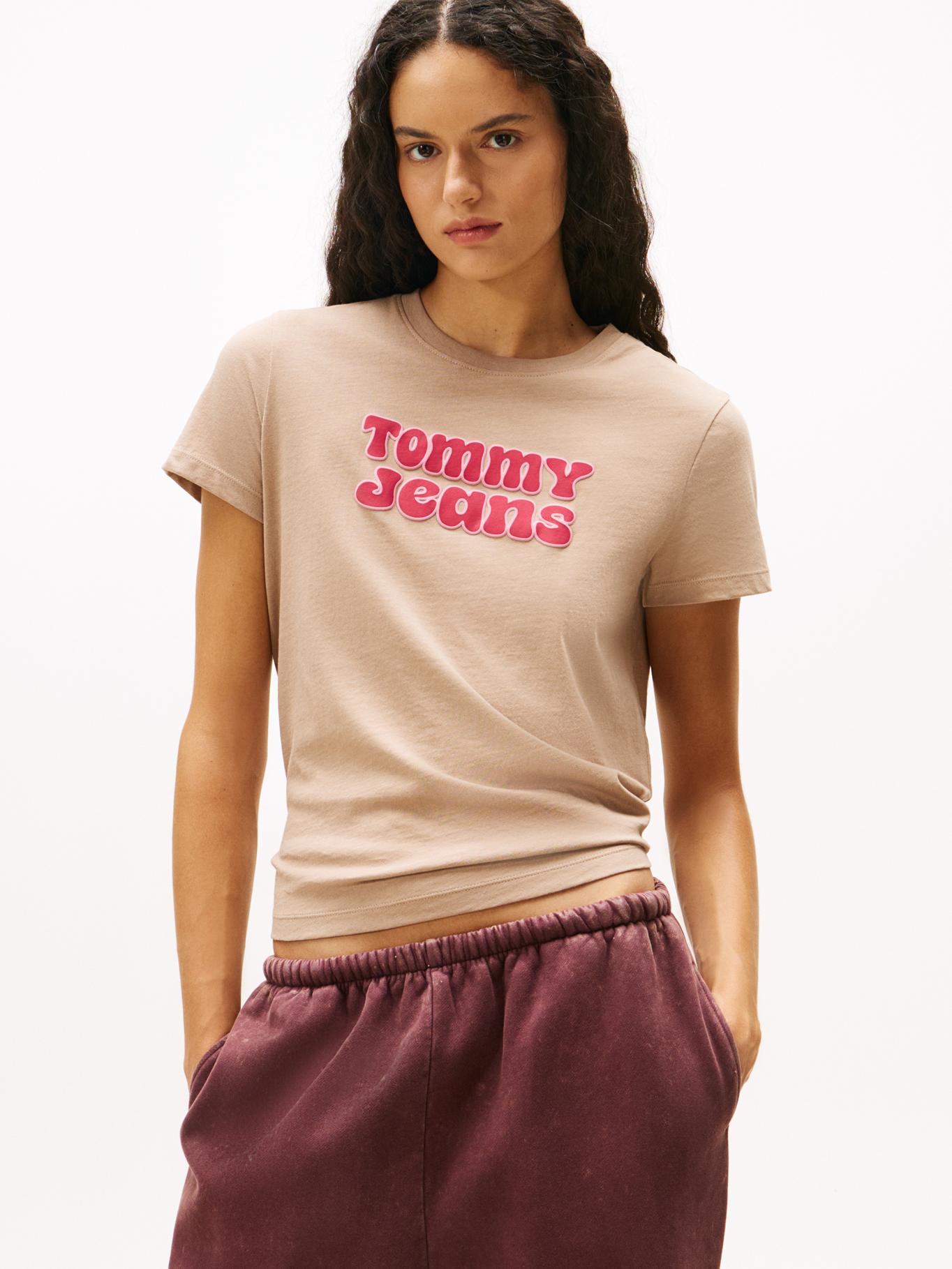 Remera cuello redondo con logo estampado regular fit