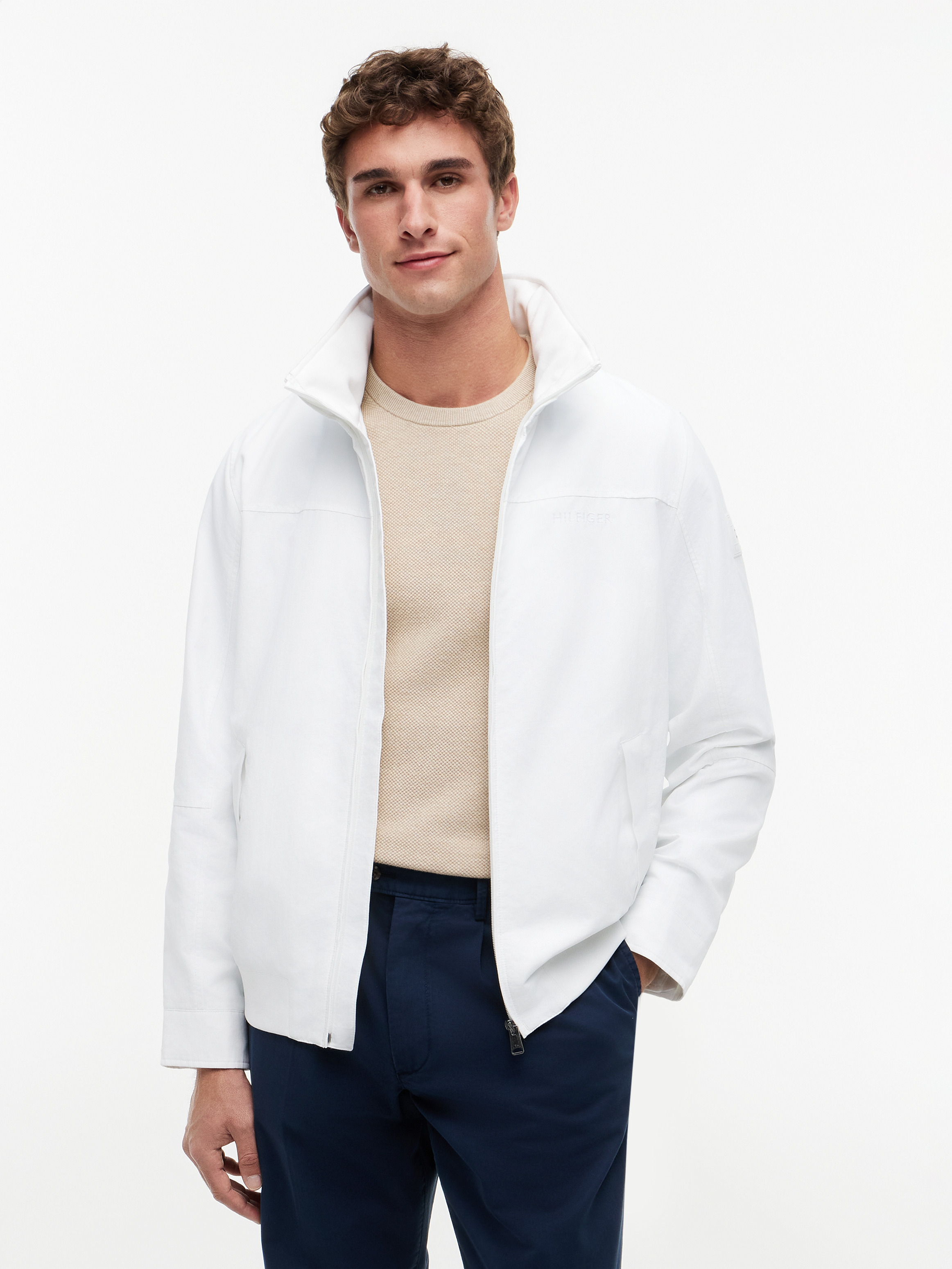 Campera liviana con capucha regular fit