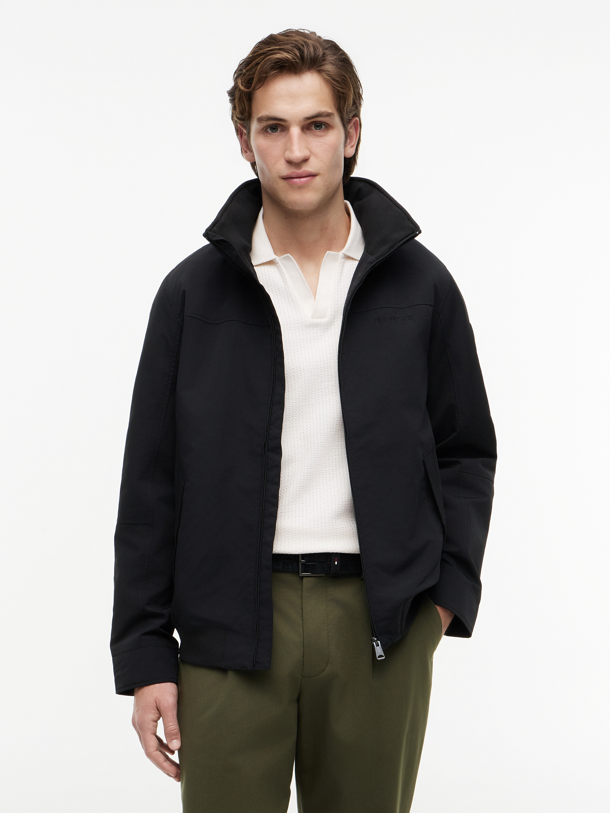 Campera liviana con capucha regular fit