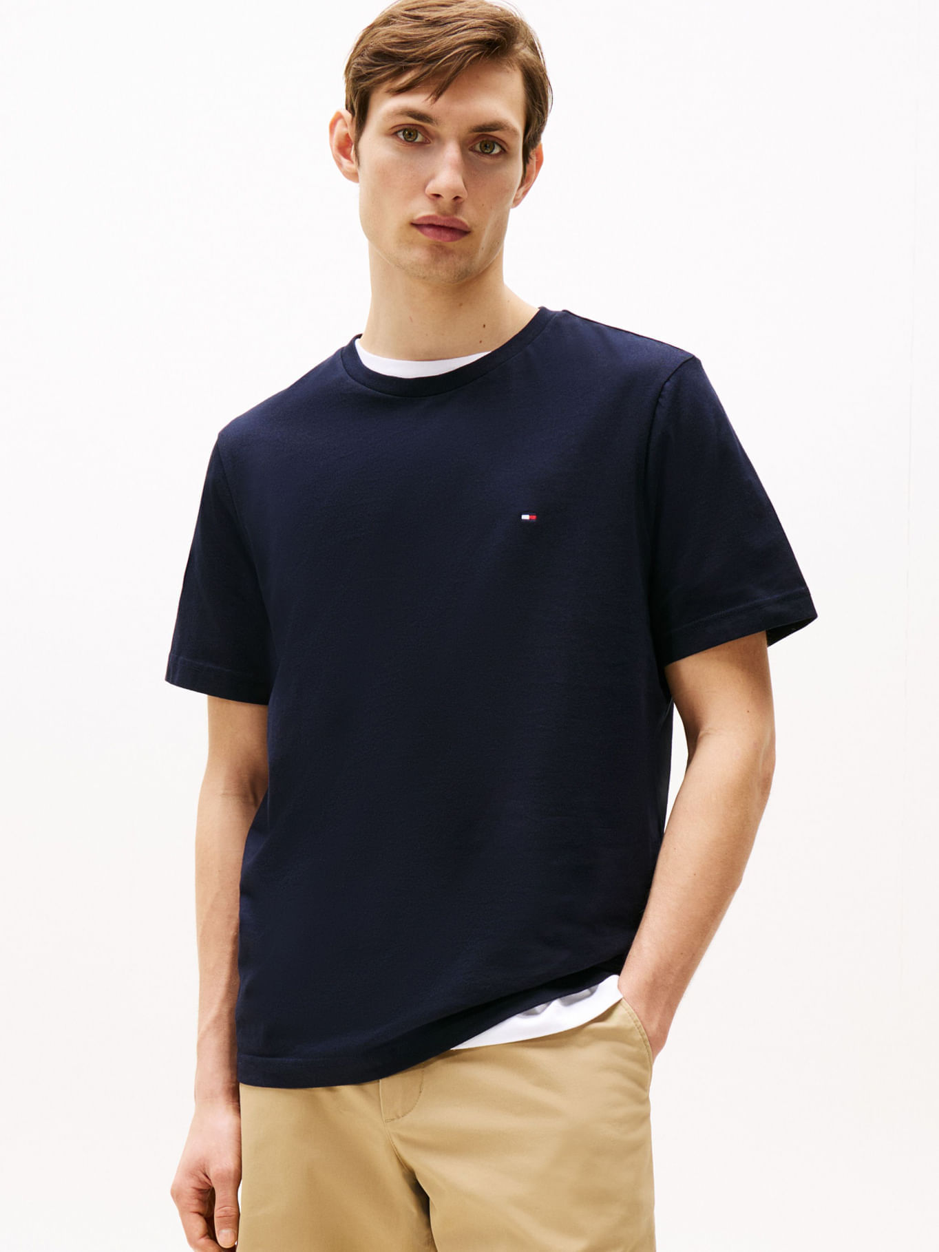 Remera básica cuello redondo regular fit