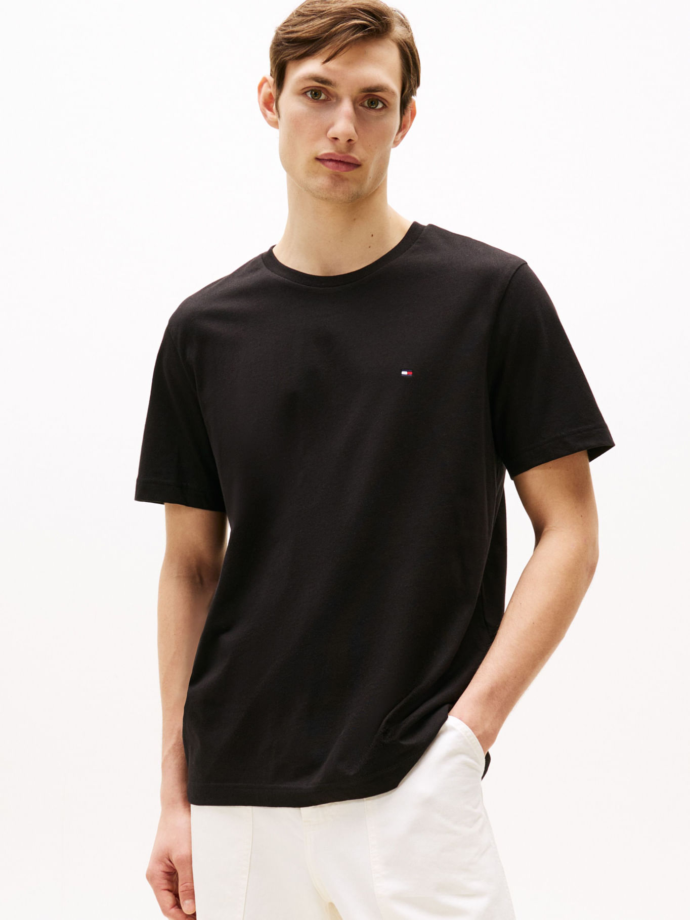 Remera básica cuello redondo regular fit
