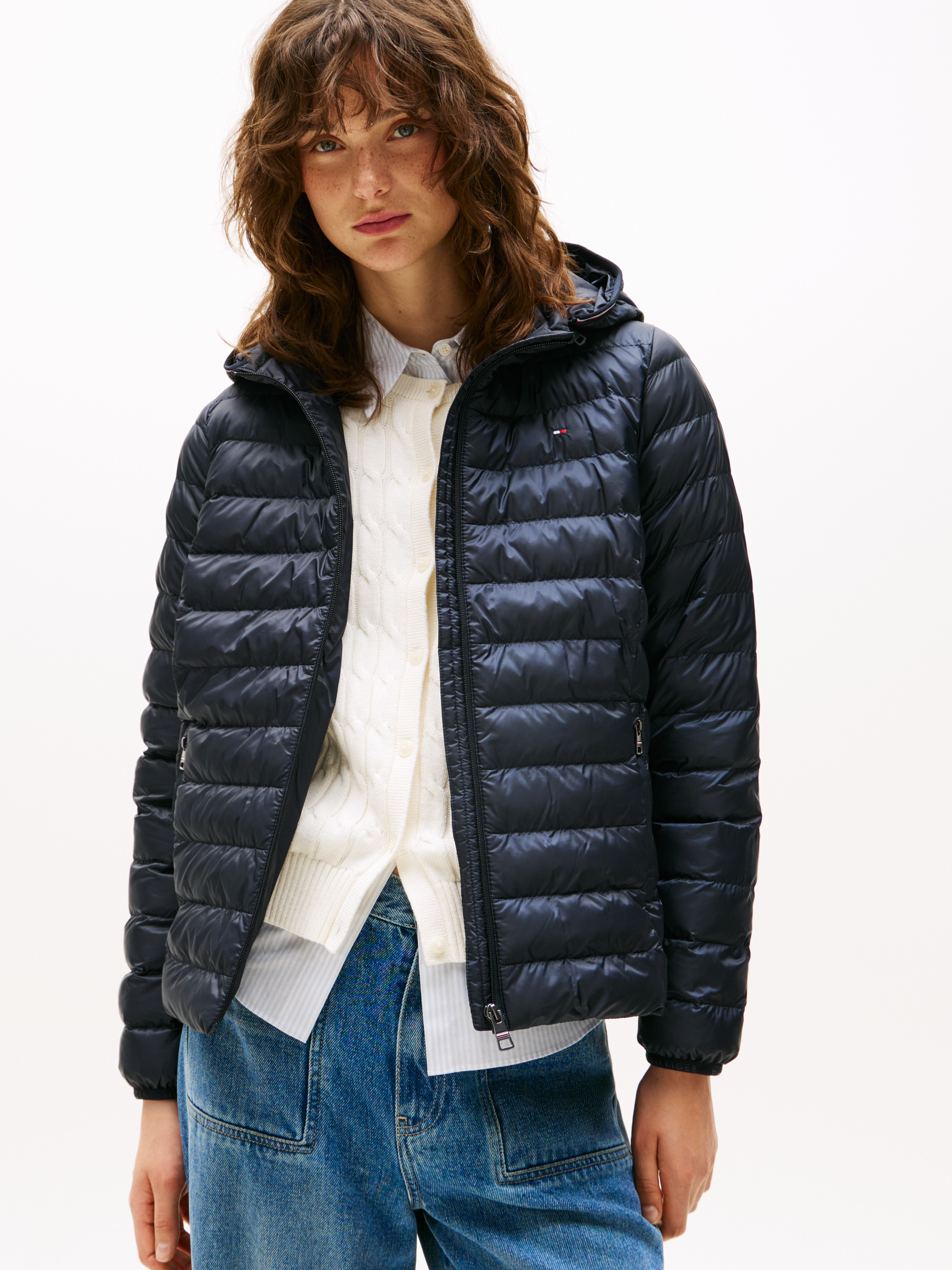 Campera con capcucha con logo bordado regular fit