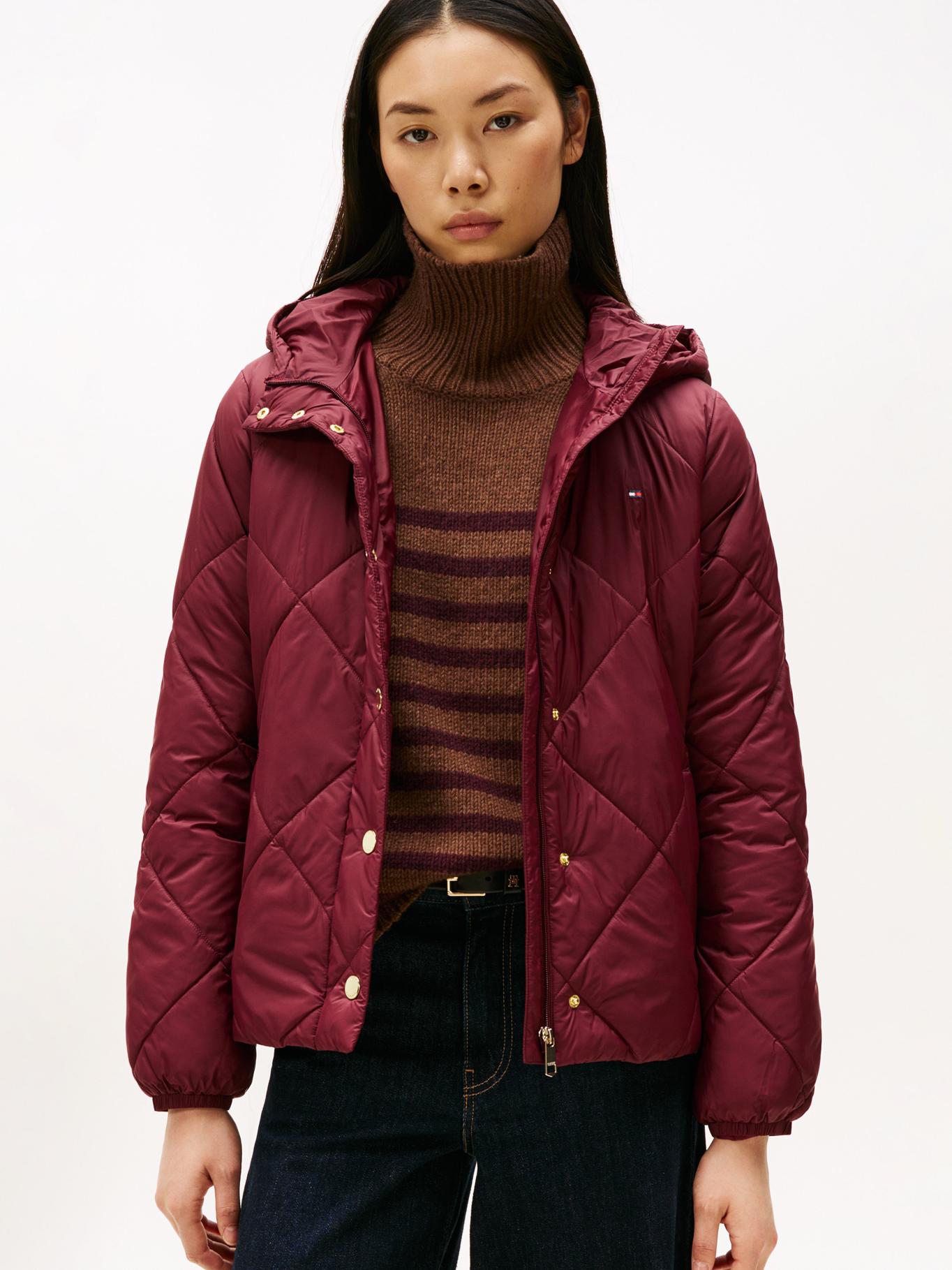 Campera con capucha con cierre de botones regular fit