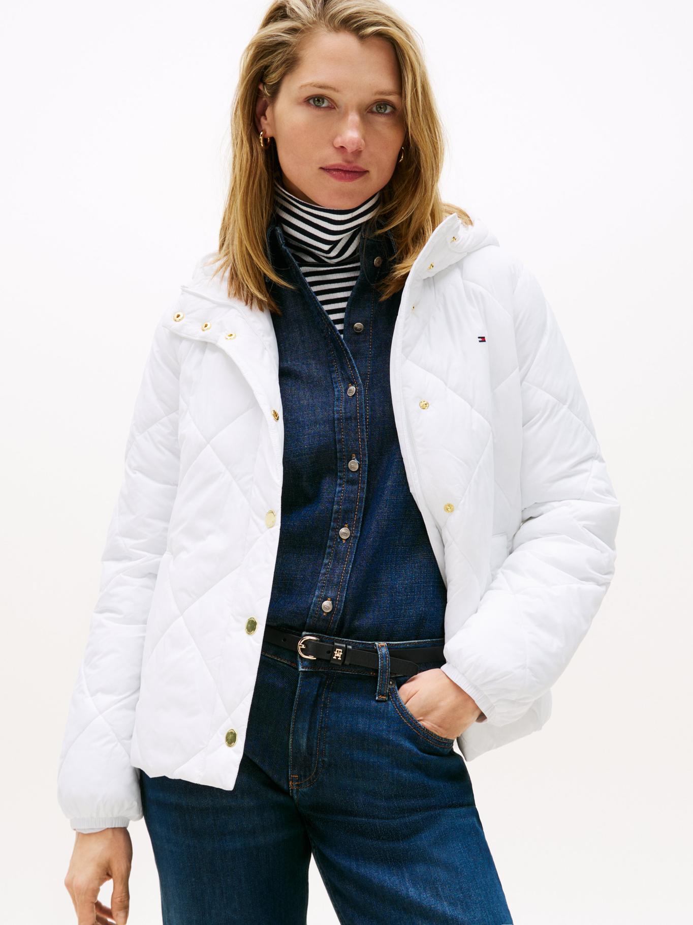 Campera con capucha con cierre de botones regular fit