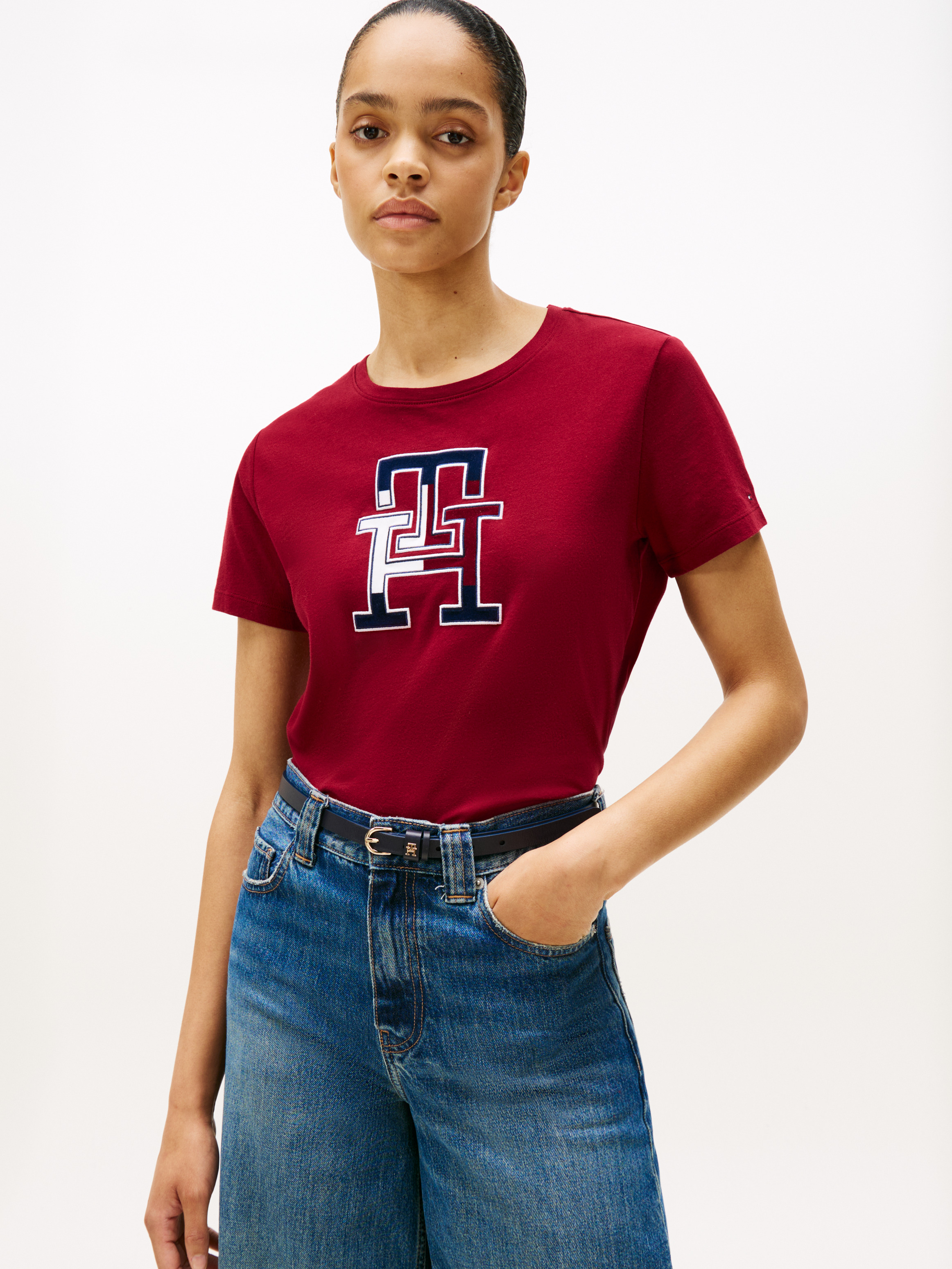Remera cuello redondo con logo TH tricolor regular fit