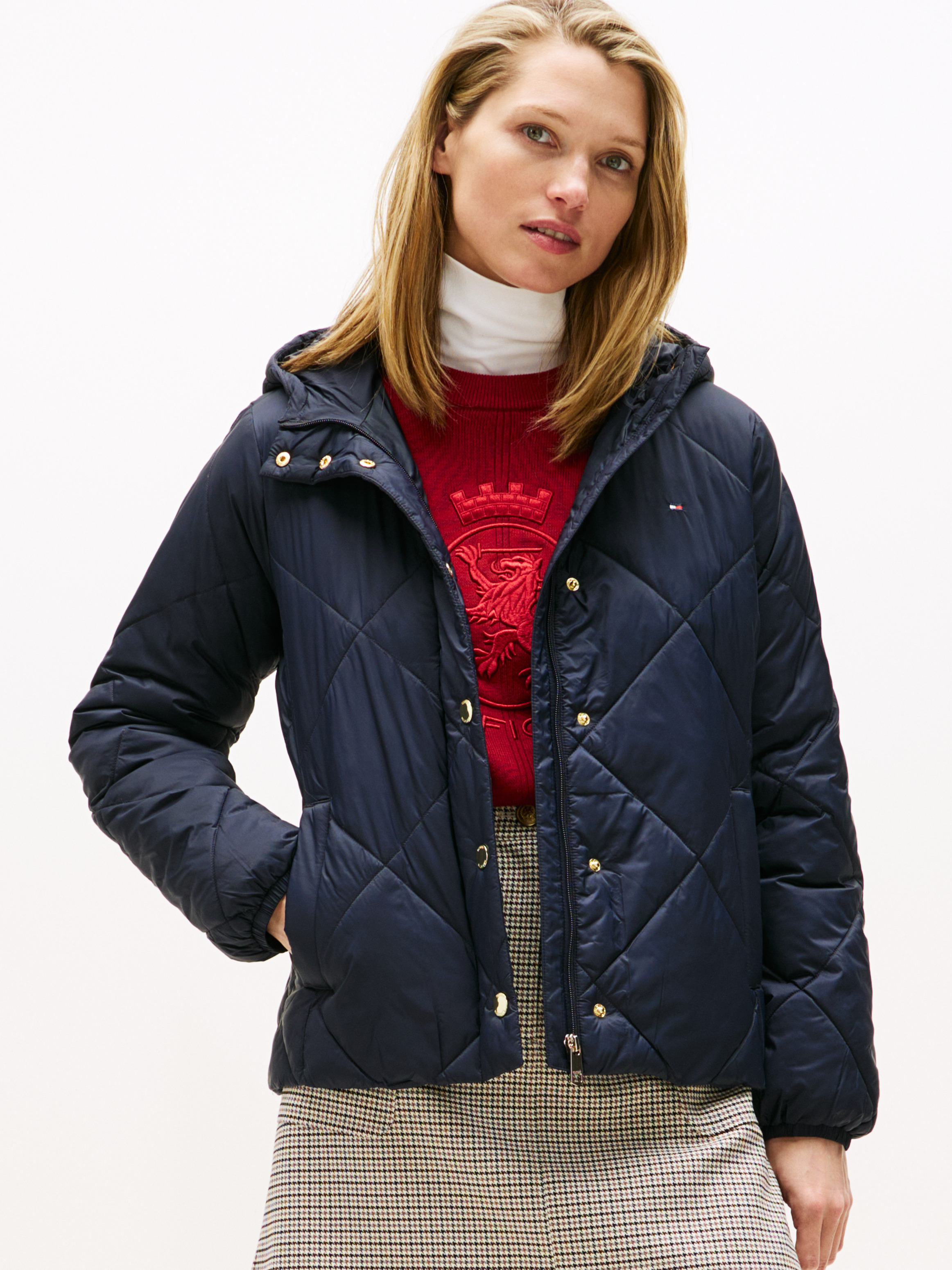 Campera con capucha con cierre de botones regular fit
