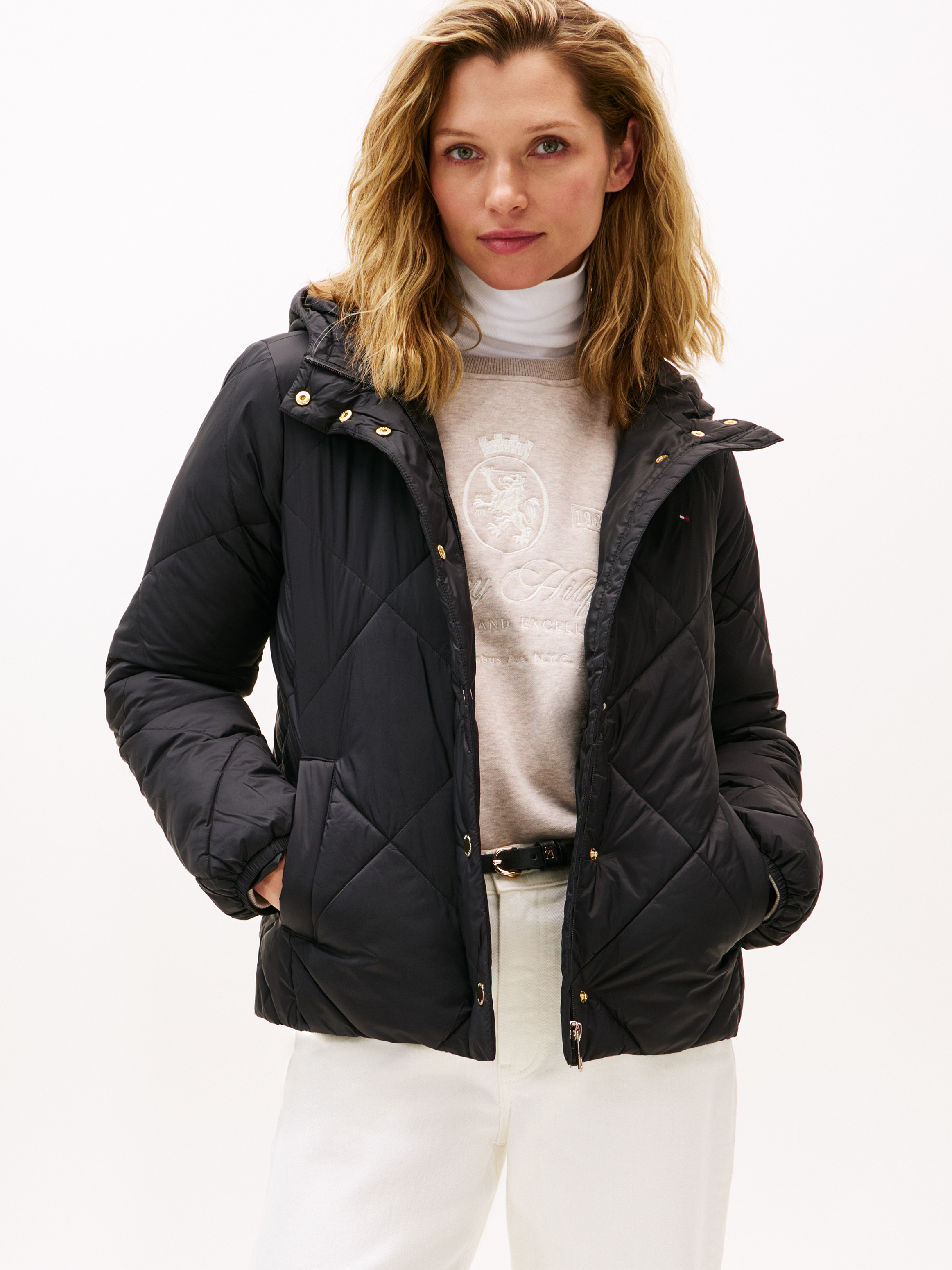 Campera con capucha con cierre de botones regular fit