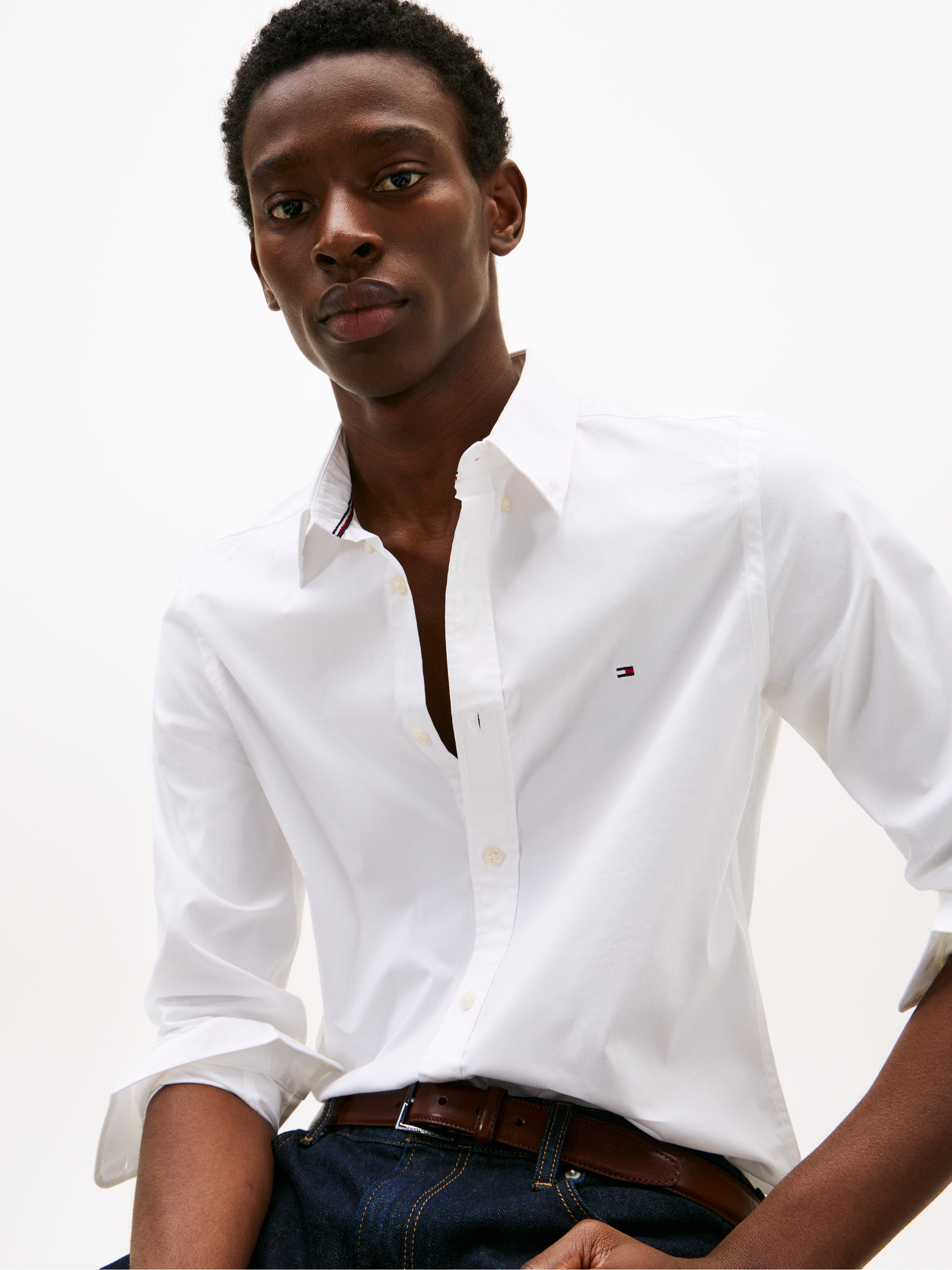 Camisa poplín lisa slim fit — imagen 4