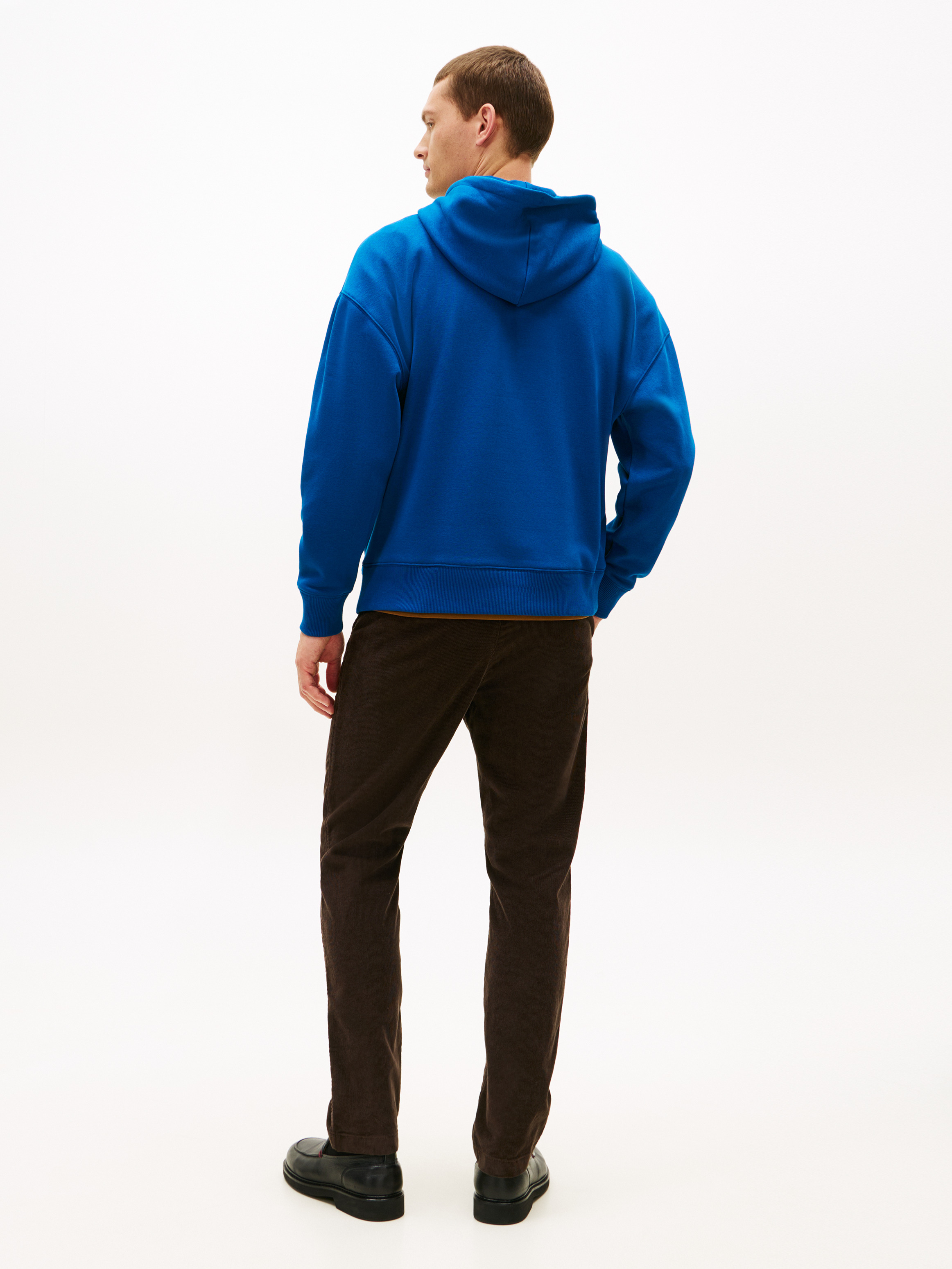 Buzo con capucha con logo estampado regular fit — imagen 3