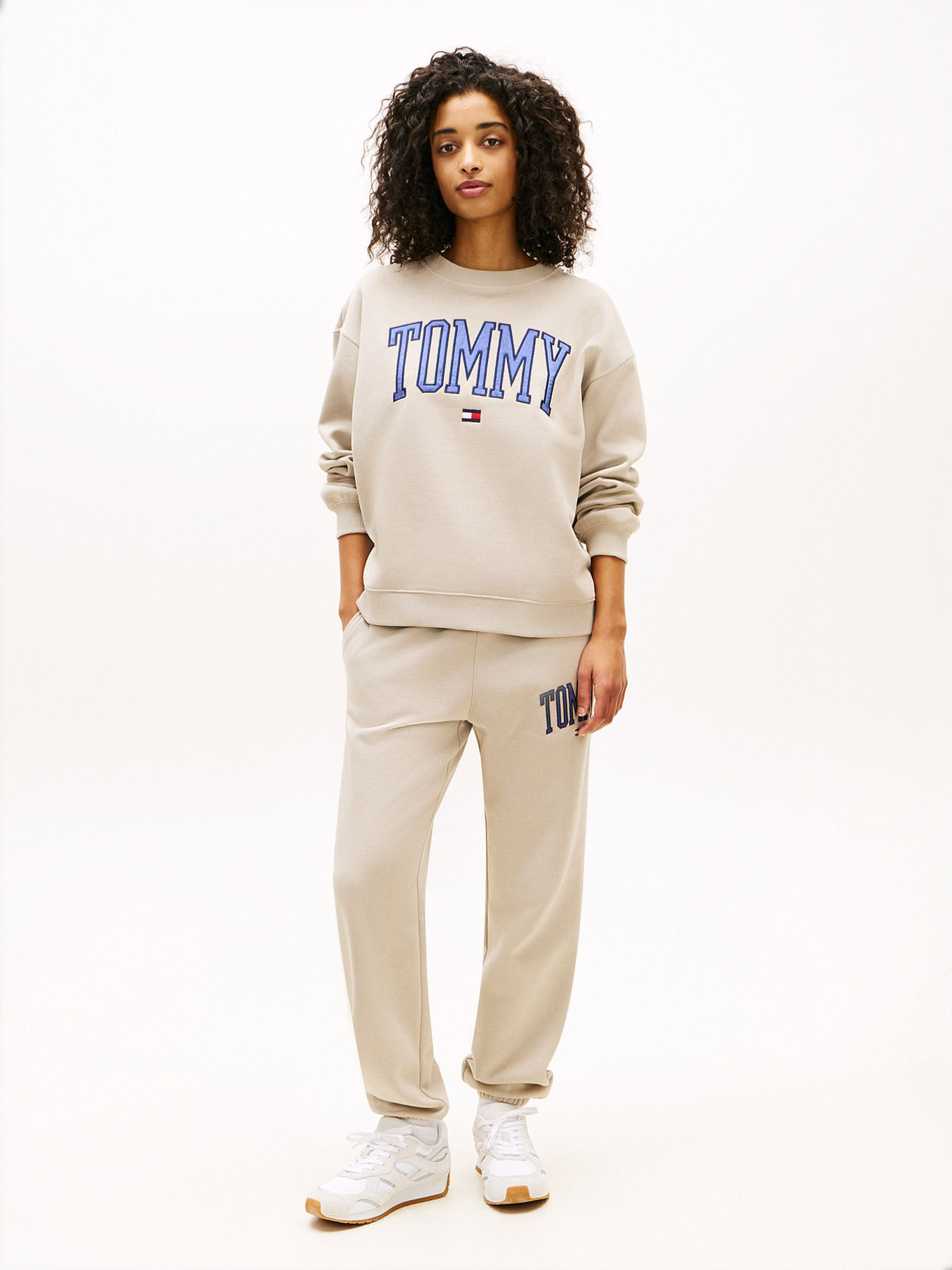 Jogger collegiate con logo