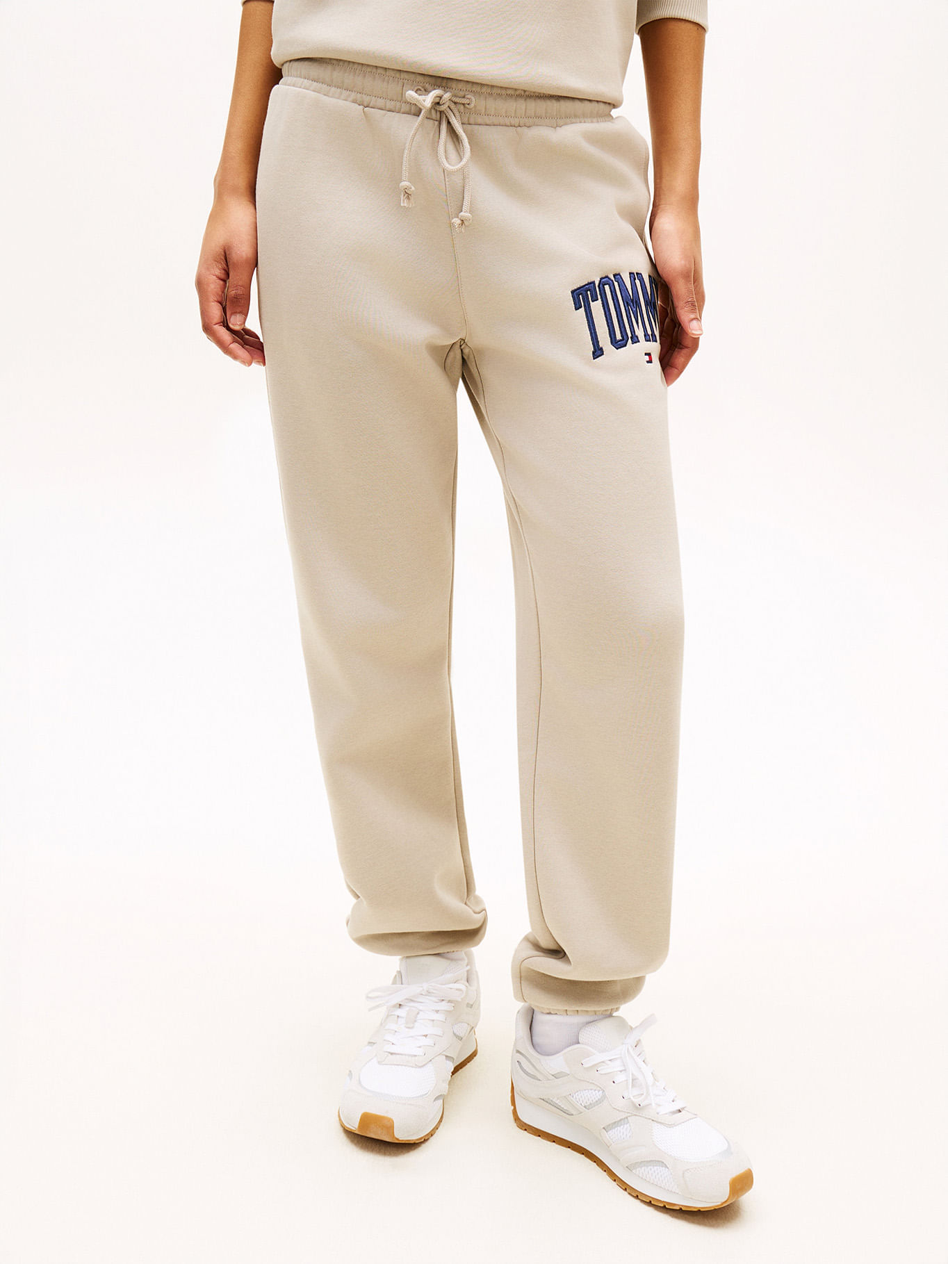Jogger collegiate con logo — imagen 2