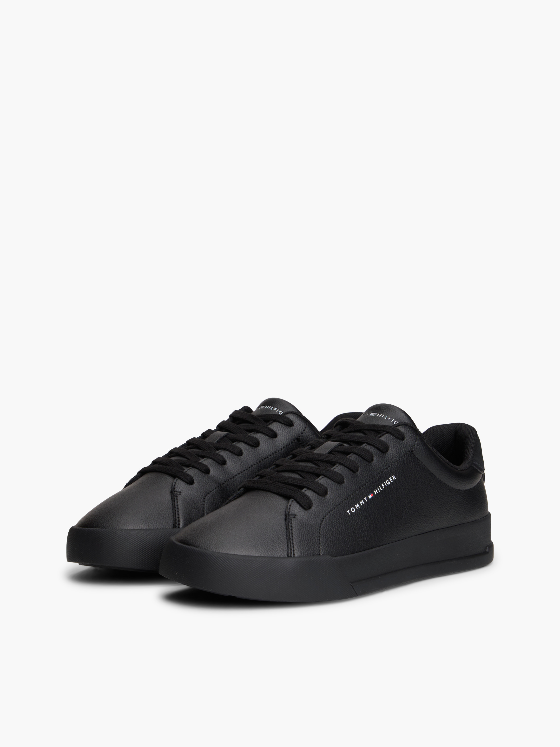 Zapatillas court en Cuero