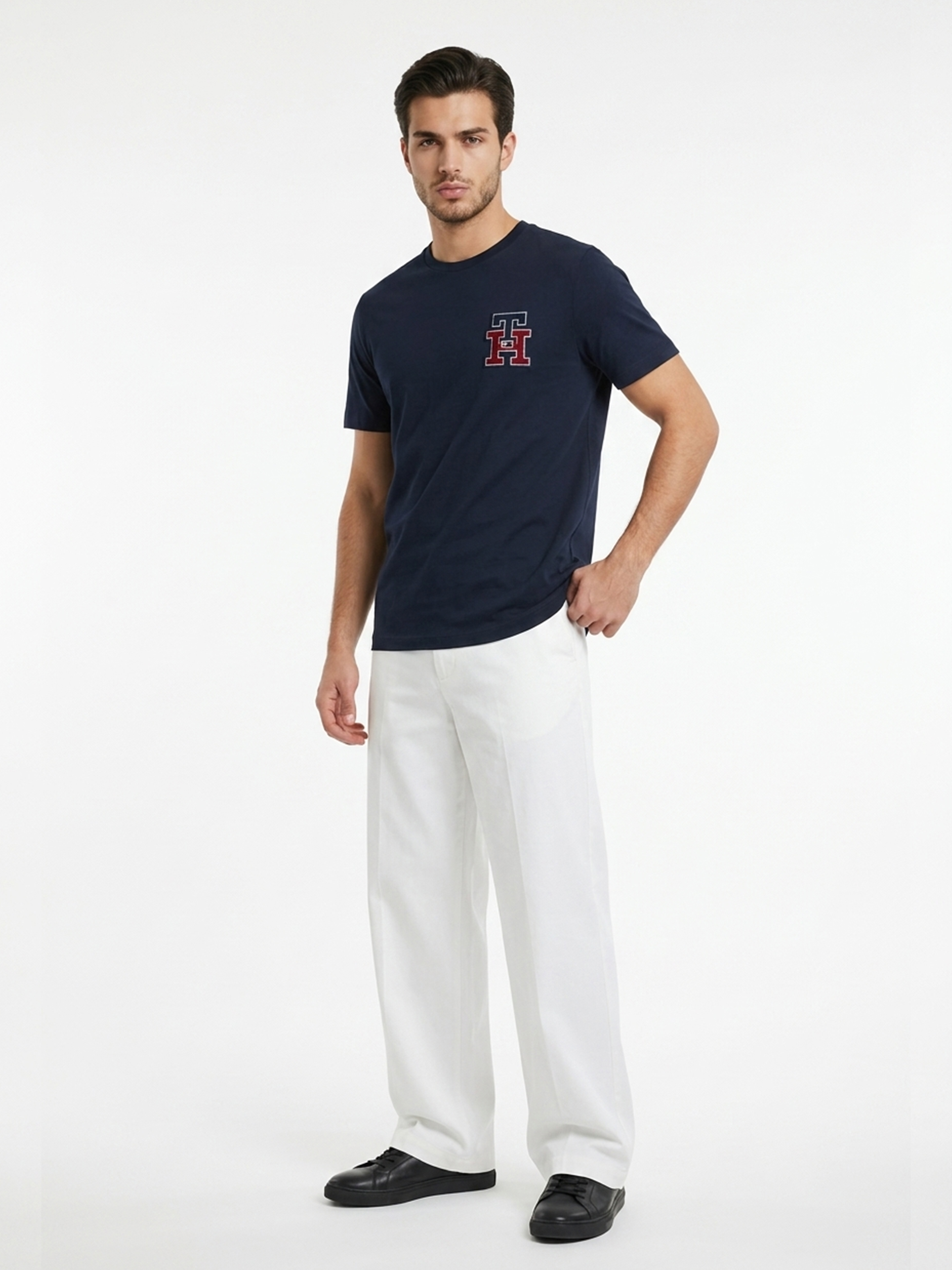 Remera con logo gráfico — imagen 2