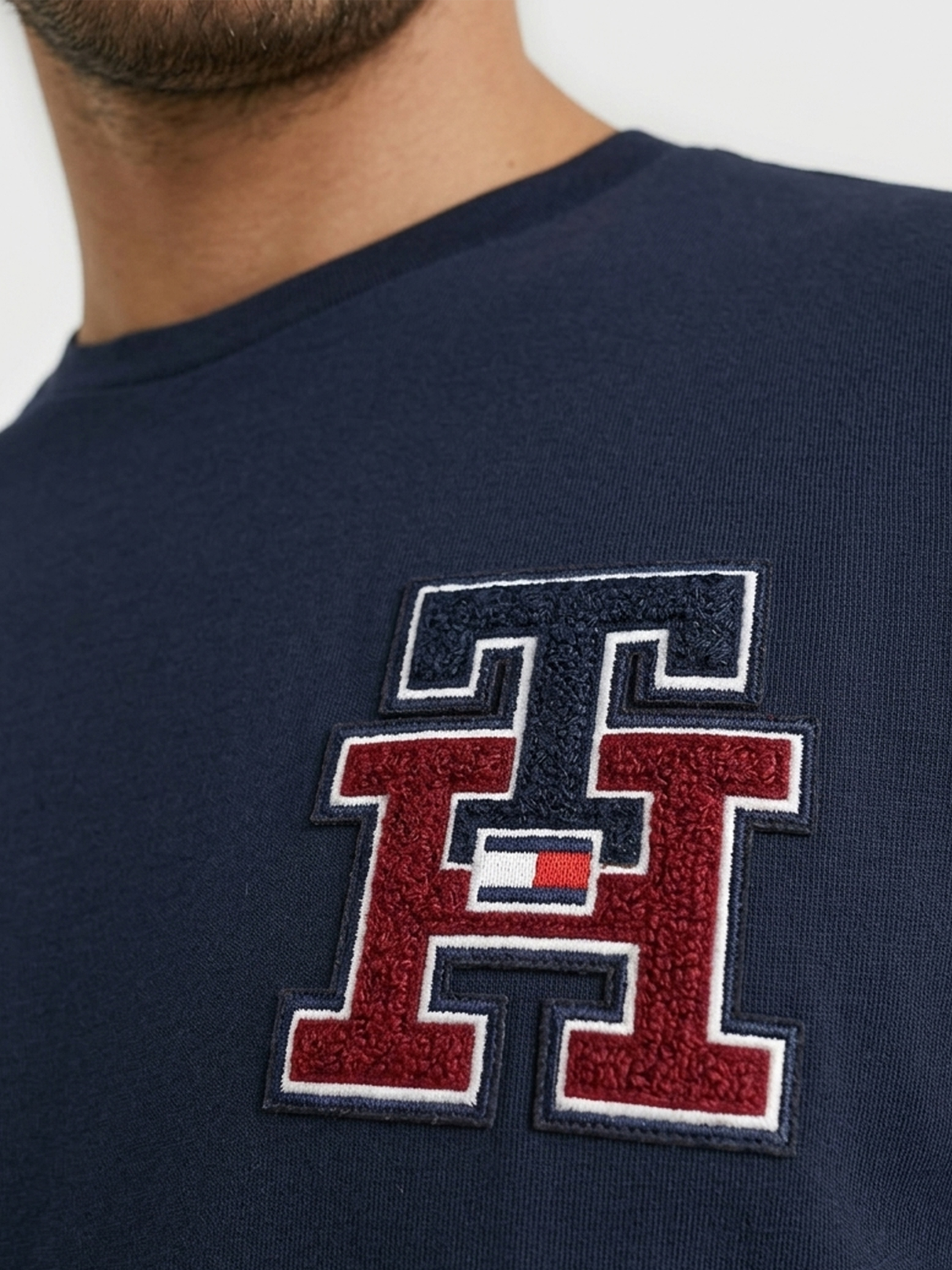 Remera con logo gráfico — imagen 4