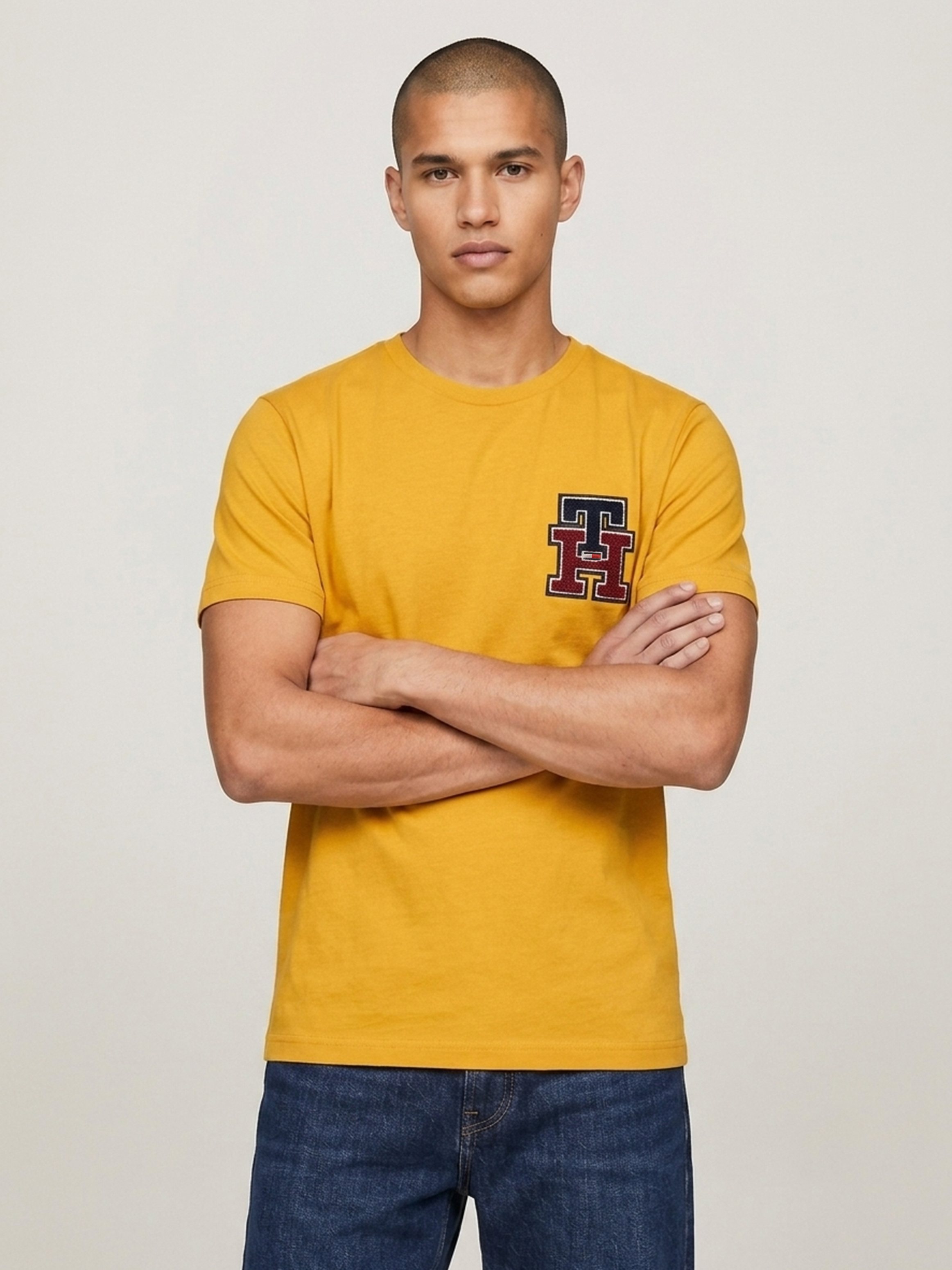 Remera con logo gráfico