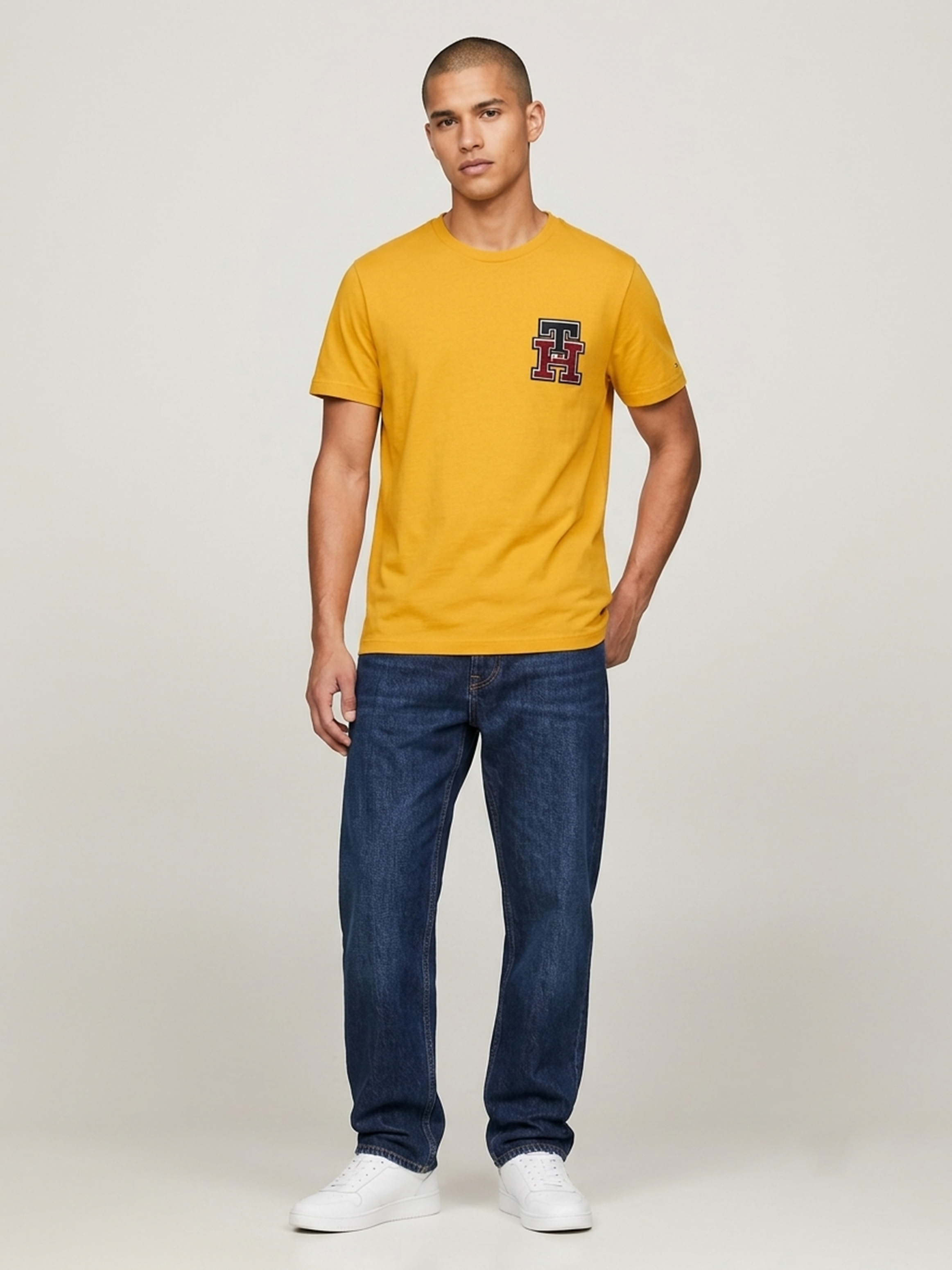 Remera con logo gráfico — imagen 2
