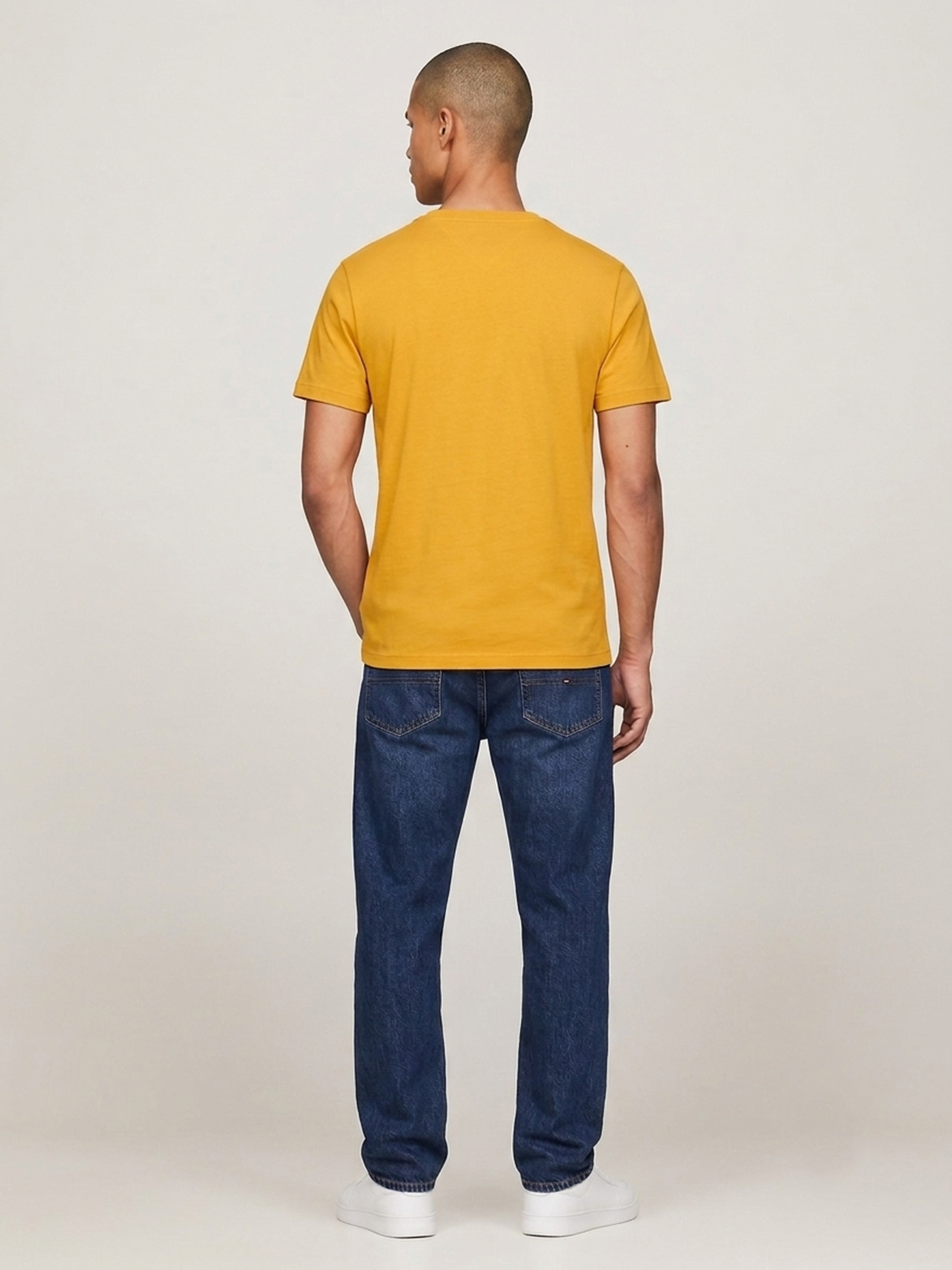Remera con logo gráfico — imagen 3