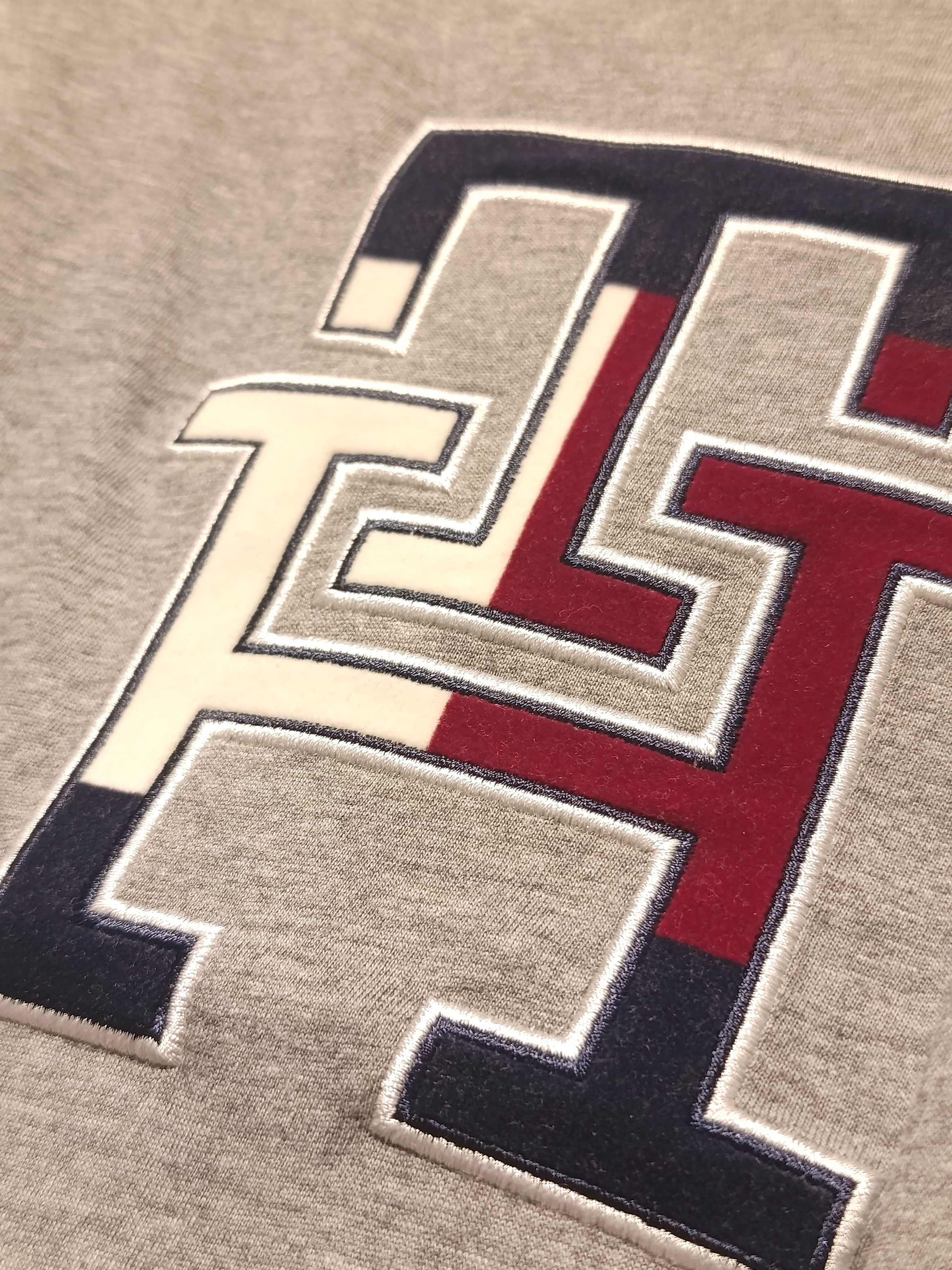 Remera tricolor con logo — imagen 4