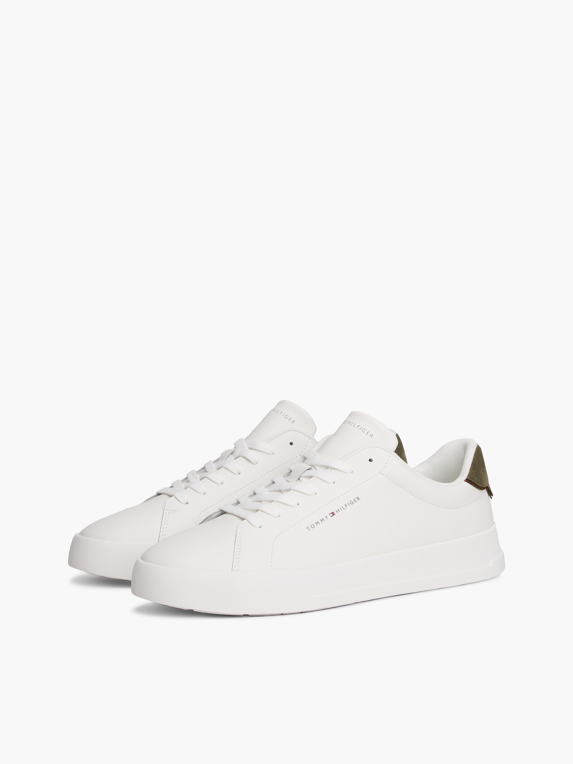 Zapatillas court en cuero